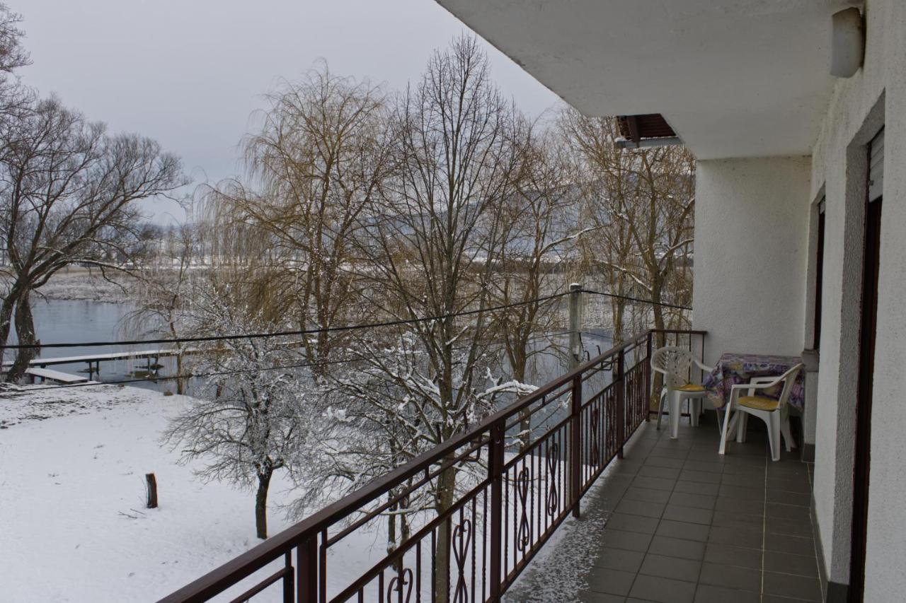 Apartamento Gacka Idila Otočac Exterior foto